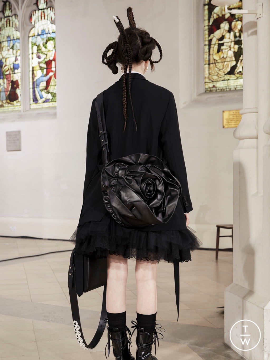 Fashion Week London Fall/Winter 2021 look 3 from the Simone Rocha collection womenswear accessories