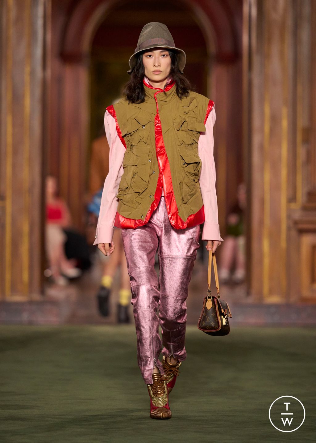 Fashion Week Paris Resort 2027 look 5 from the Louis Vuitton collection 女装