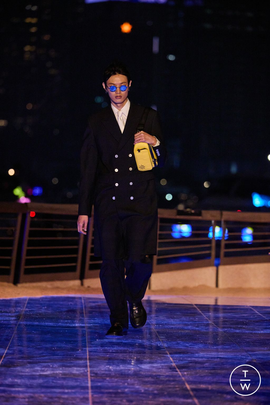 Fashion Week Paris Pre-Fall 2024 look 6 from the Louis Vuitton collection 男装