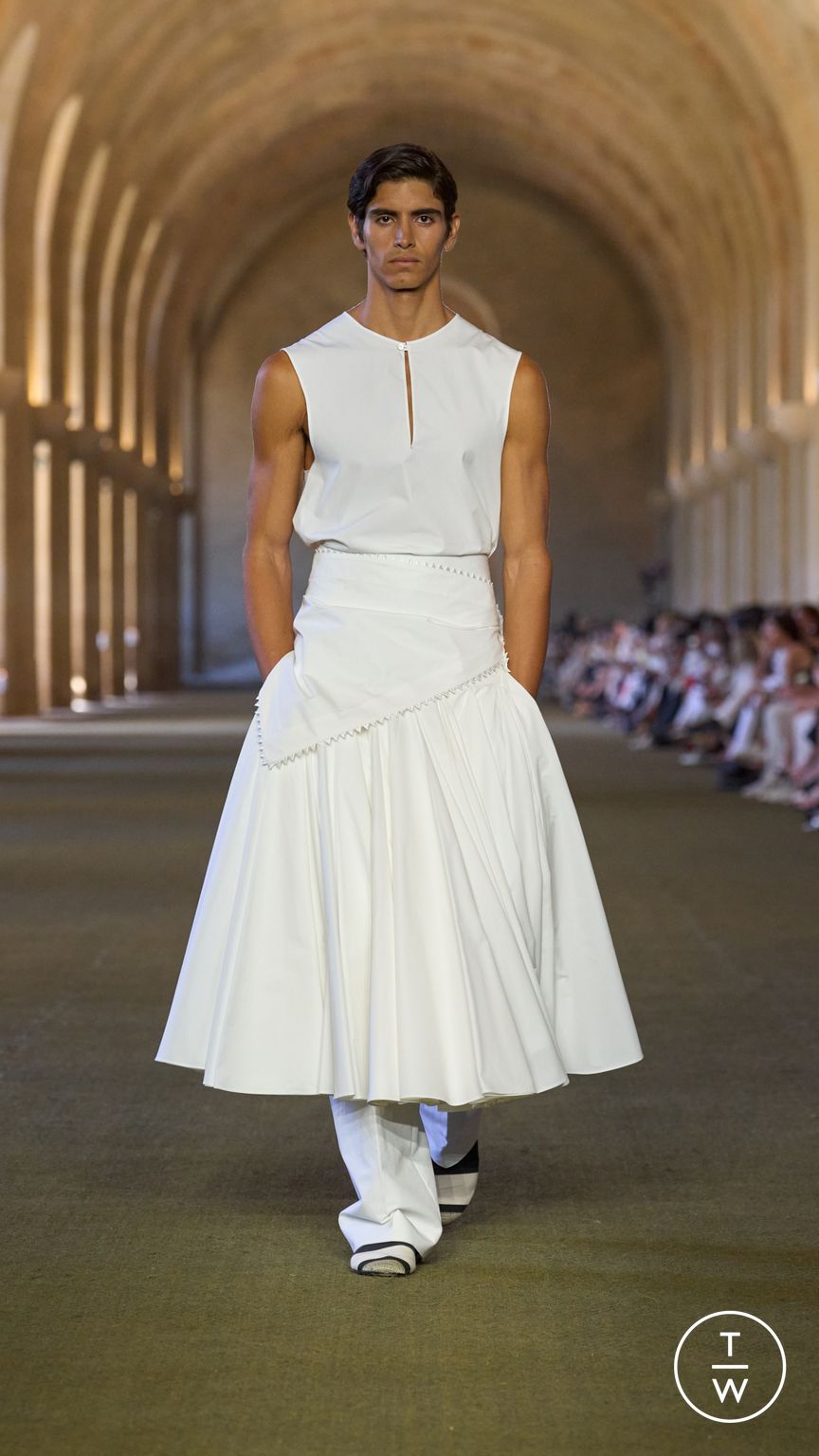 Fashion Week Paris Spring/Summer 2026 look 5 from the Jacquemus collection menswear