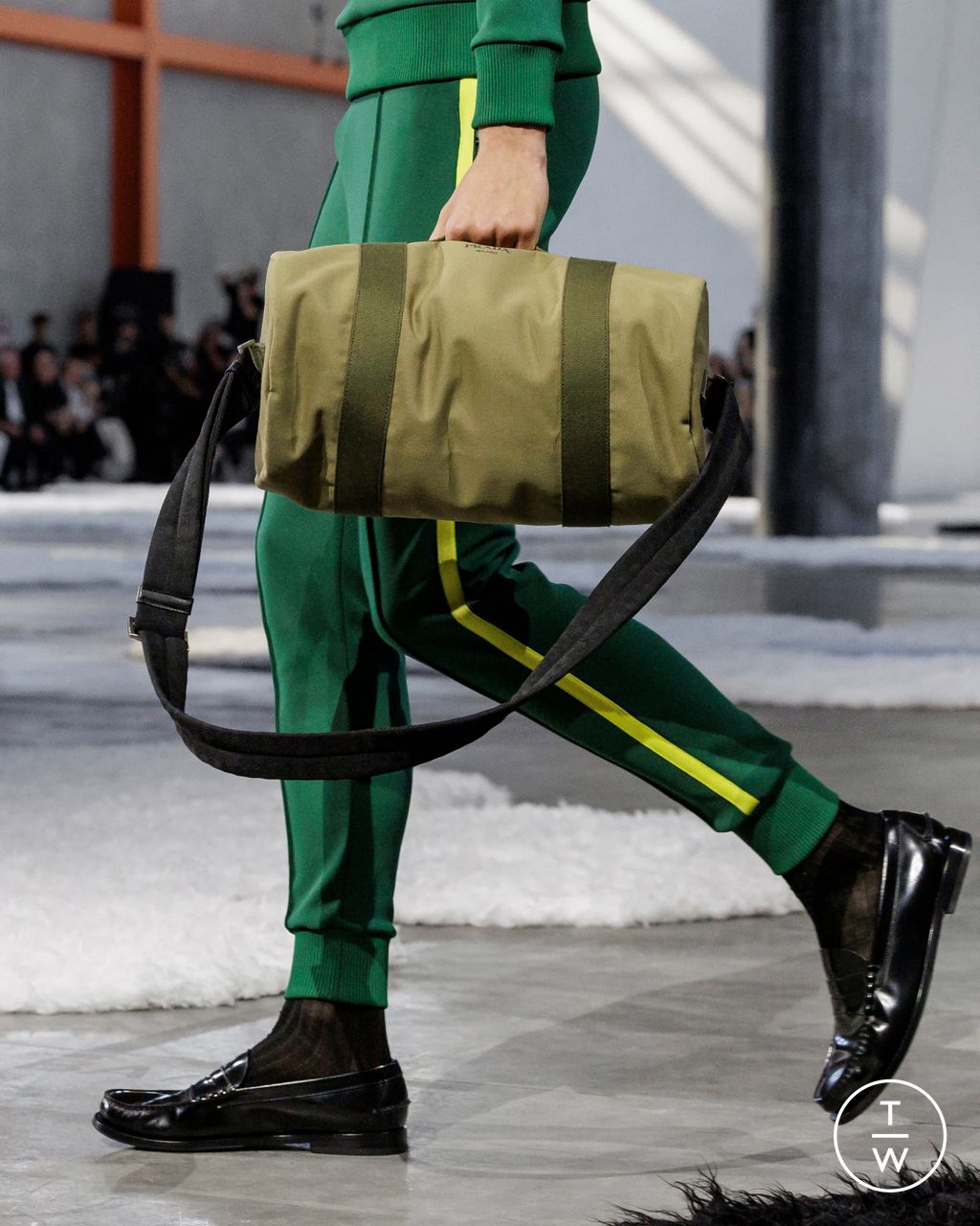 Fashion Week Milan Spring/Summer 2026 look 8 de la collection Prada menswear accessories