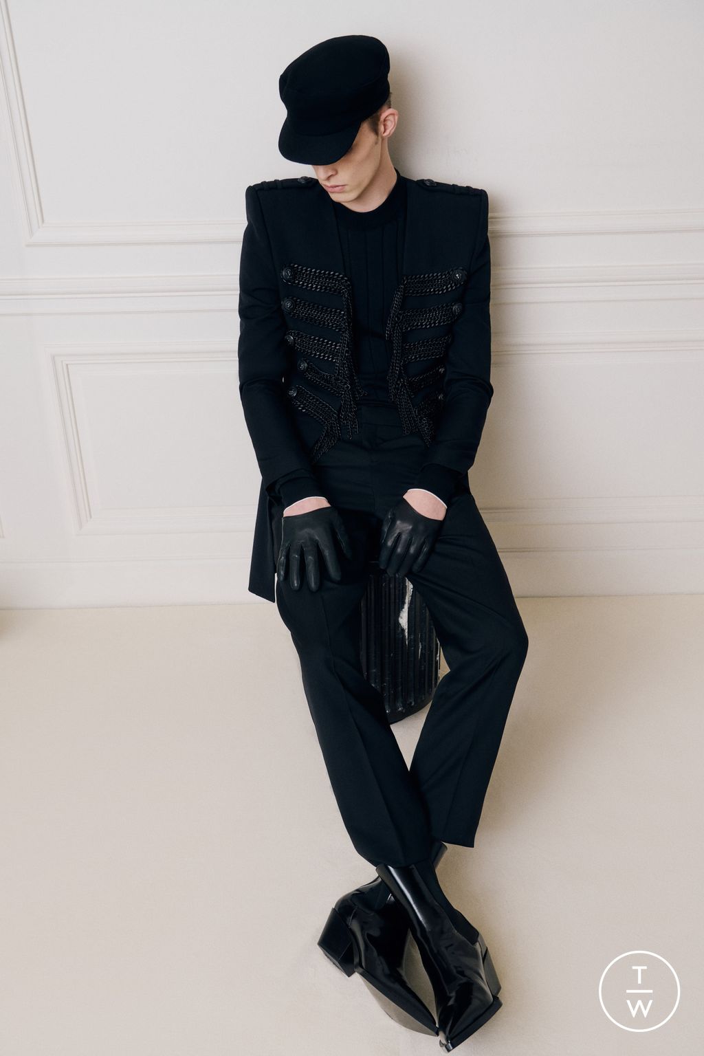 Fashion Week Paris Pre-Fall 2025 look 5 de la collection Balmain menswear