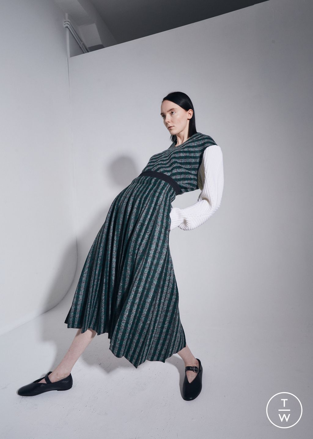 Fashion Week Paris Pre-Fall 2023 look 11 from the Dawei collection womenswear
