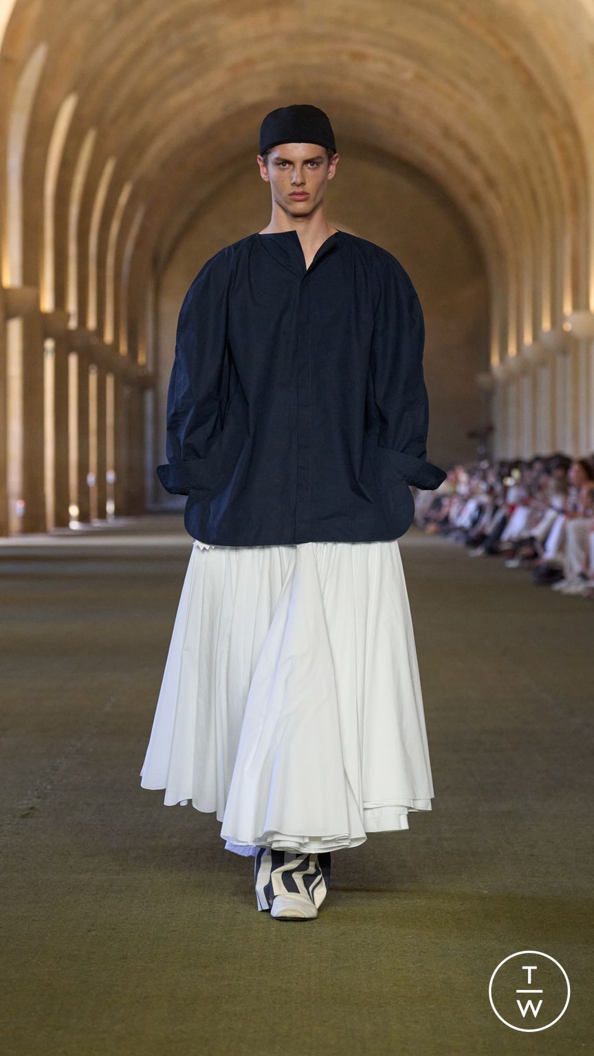 Fashion Week Paris Spring/Summer 2026 look 6 from the Jacquemus collection menswear