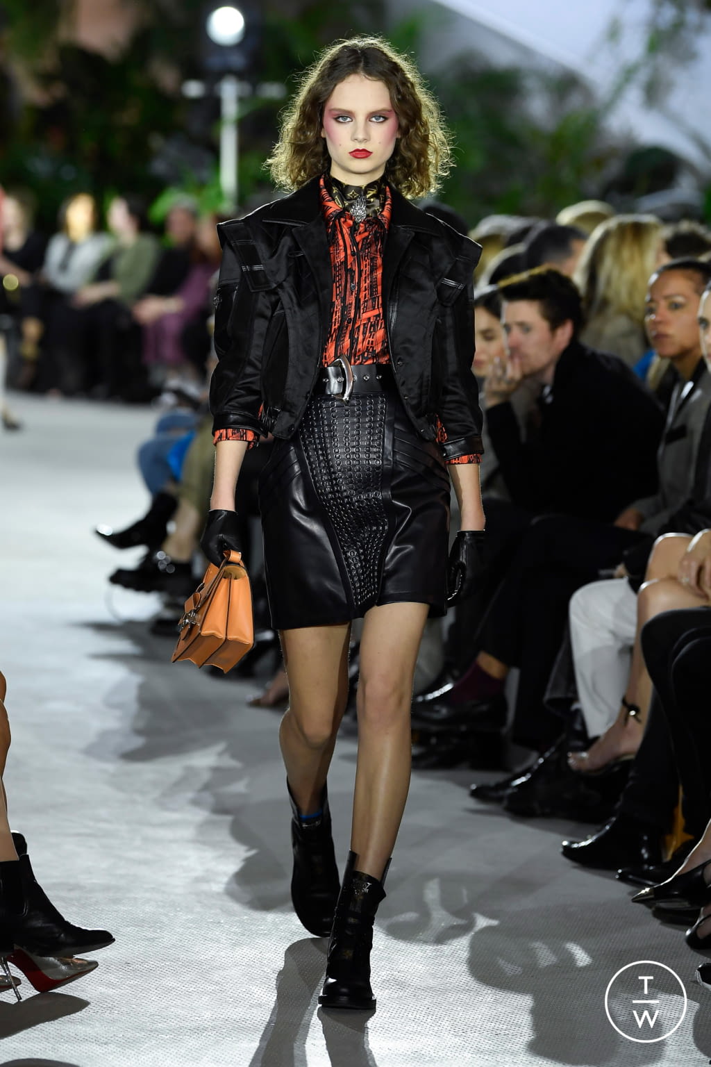 Fashion Week Paris Resort 2020 look 6 from the Louis Vuitton collection 女装