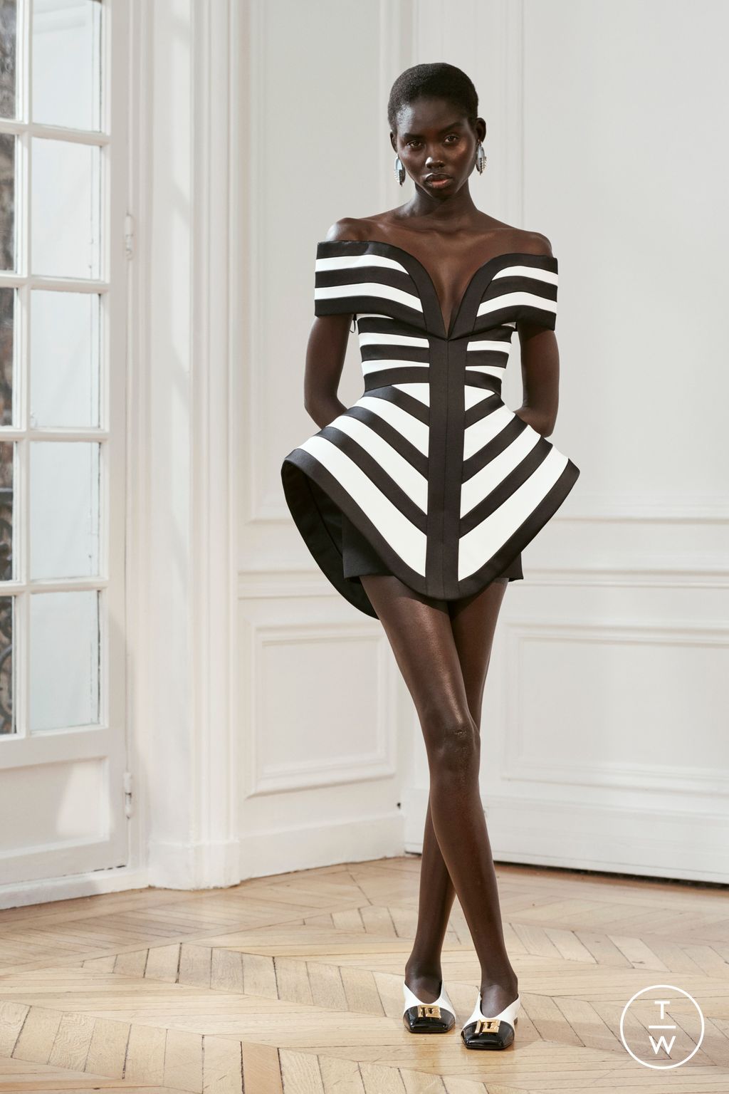 Fashion Week Paris Pre-Fall 2024 look 6 from the Balmain collection womenswear