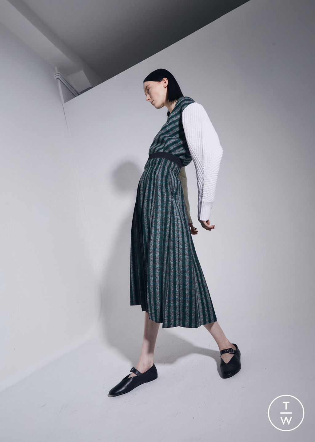 Fashion Week Paris Pre-Fall 2023 look 10 from the Dawei collection womenswear