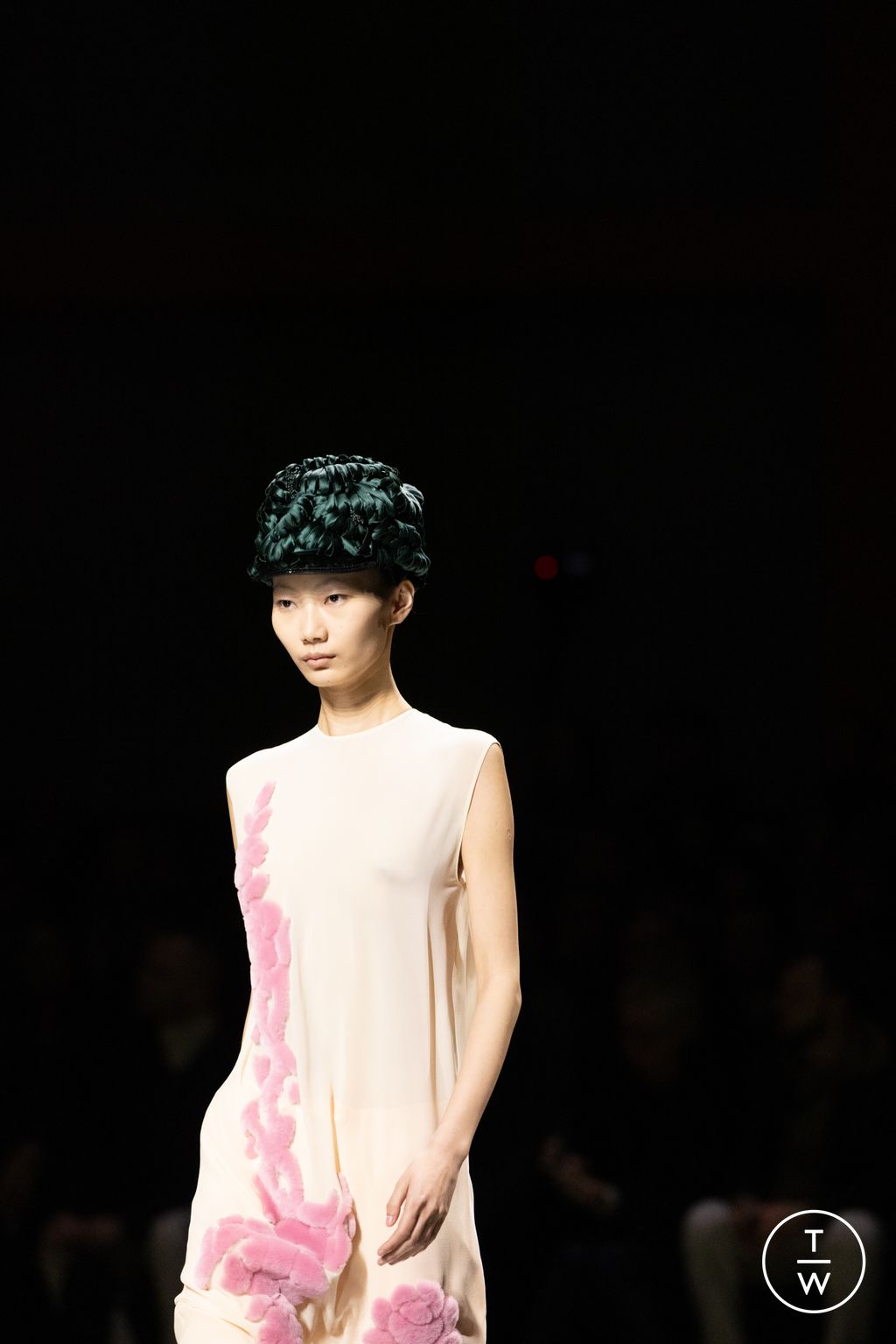 Fashion Week Milan Fall/Winter 2024 look 41 from the Prada collection 女装配饰