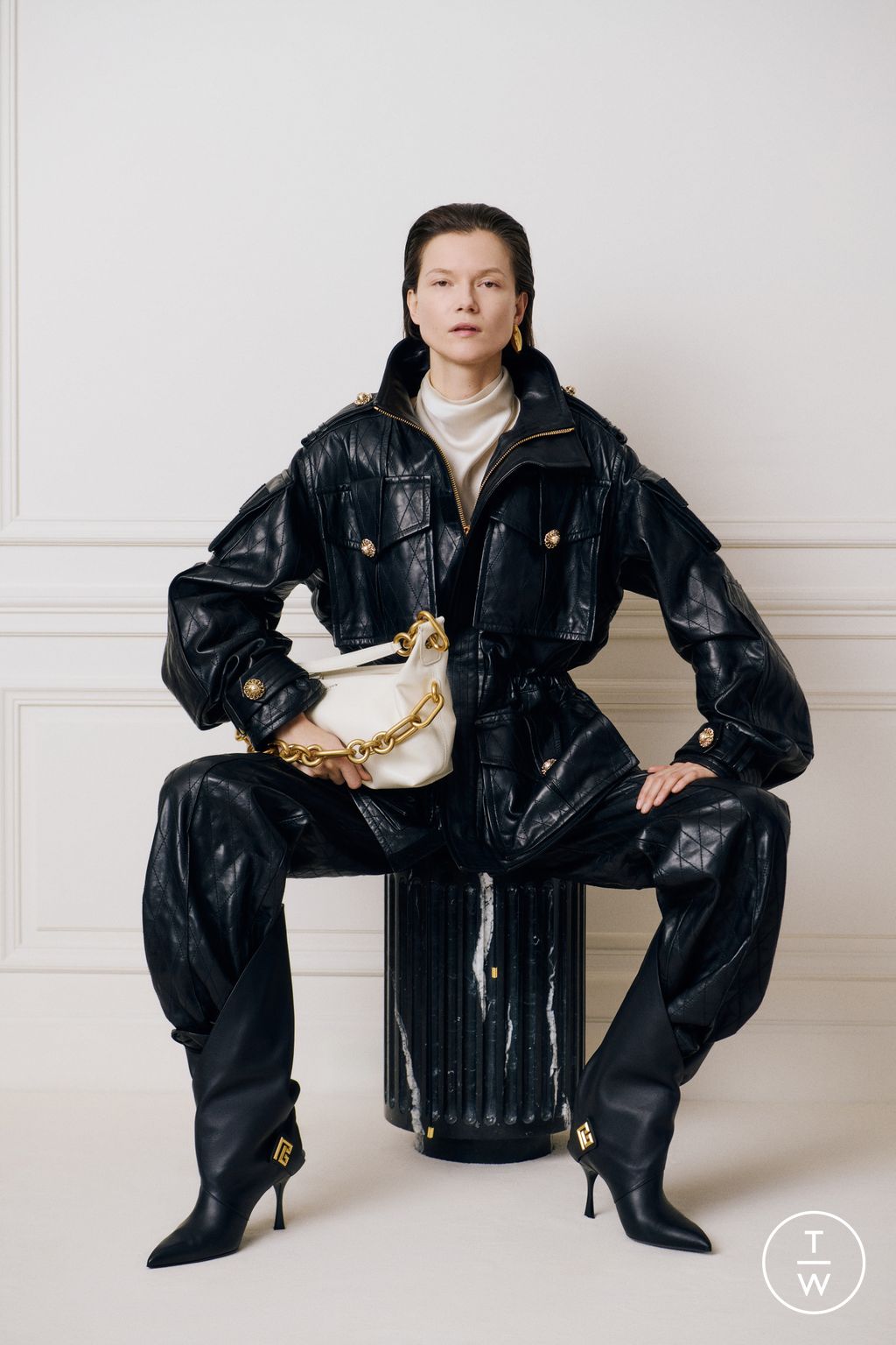 Fashion Week Paris Pre-Fall 2025 look 2 from the Balmain collection 女装