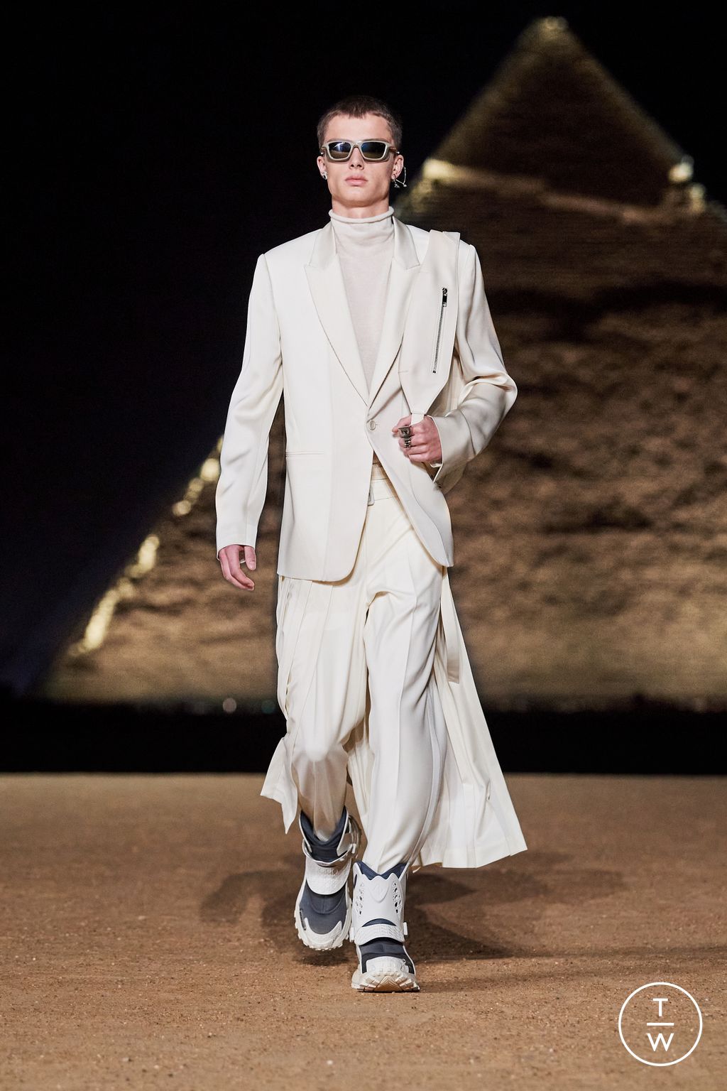 Fashion Week Paris Pre-Fall 2023 look 7 from the Dior Men collection 男装
