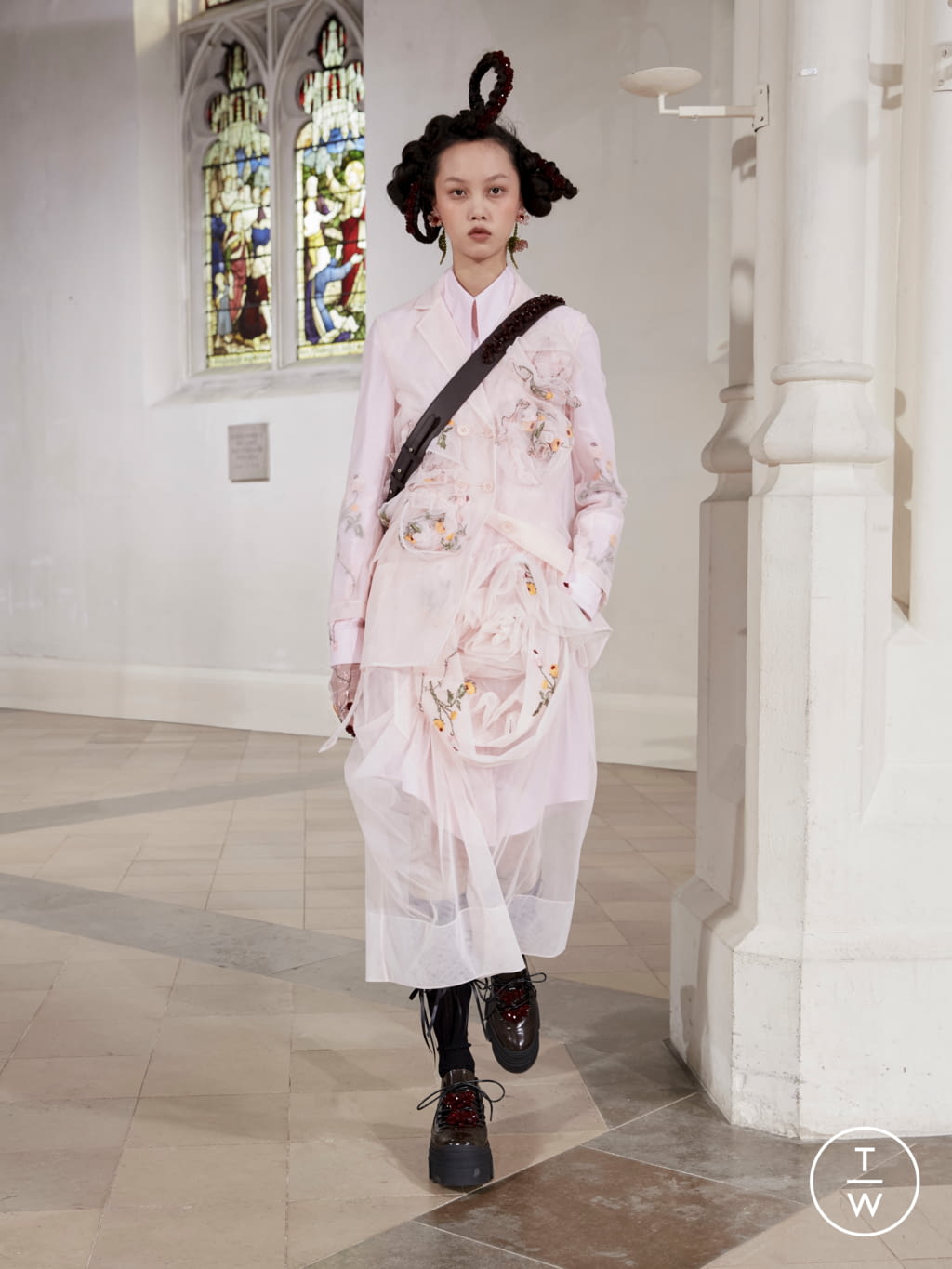 Fashion Week London Fall/Winter 2021 look 7 from the Simone Rocha collection 女装