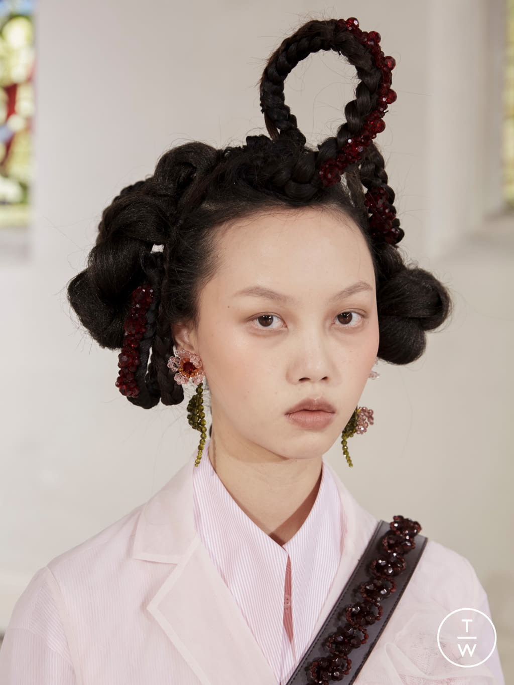 Fashion Week London Fall/Winter 2021 look 5 from the Simone Rocha collection womenswear accessories