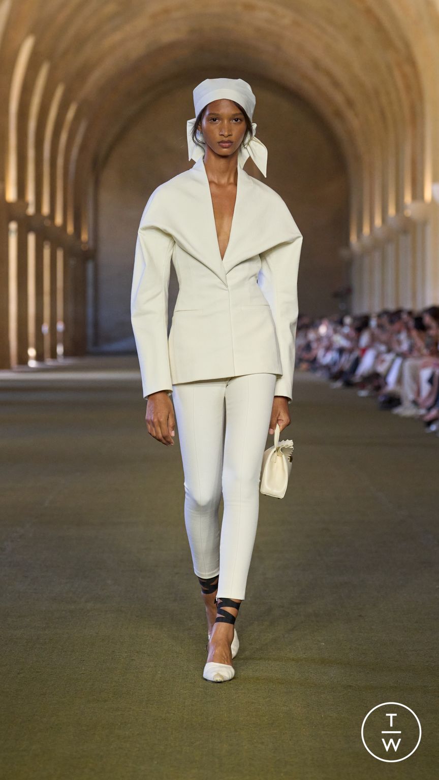 Fashion Week Paris Spring/Summer 2026 look 7 from the Jacquemus collection menswear