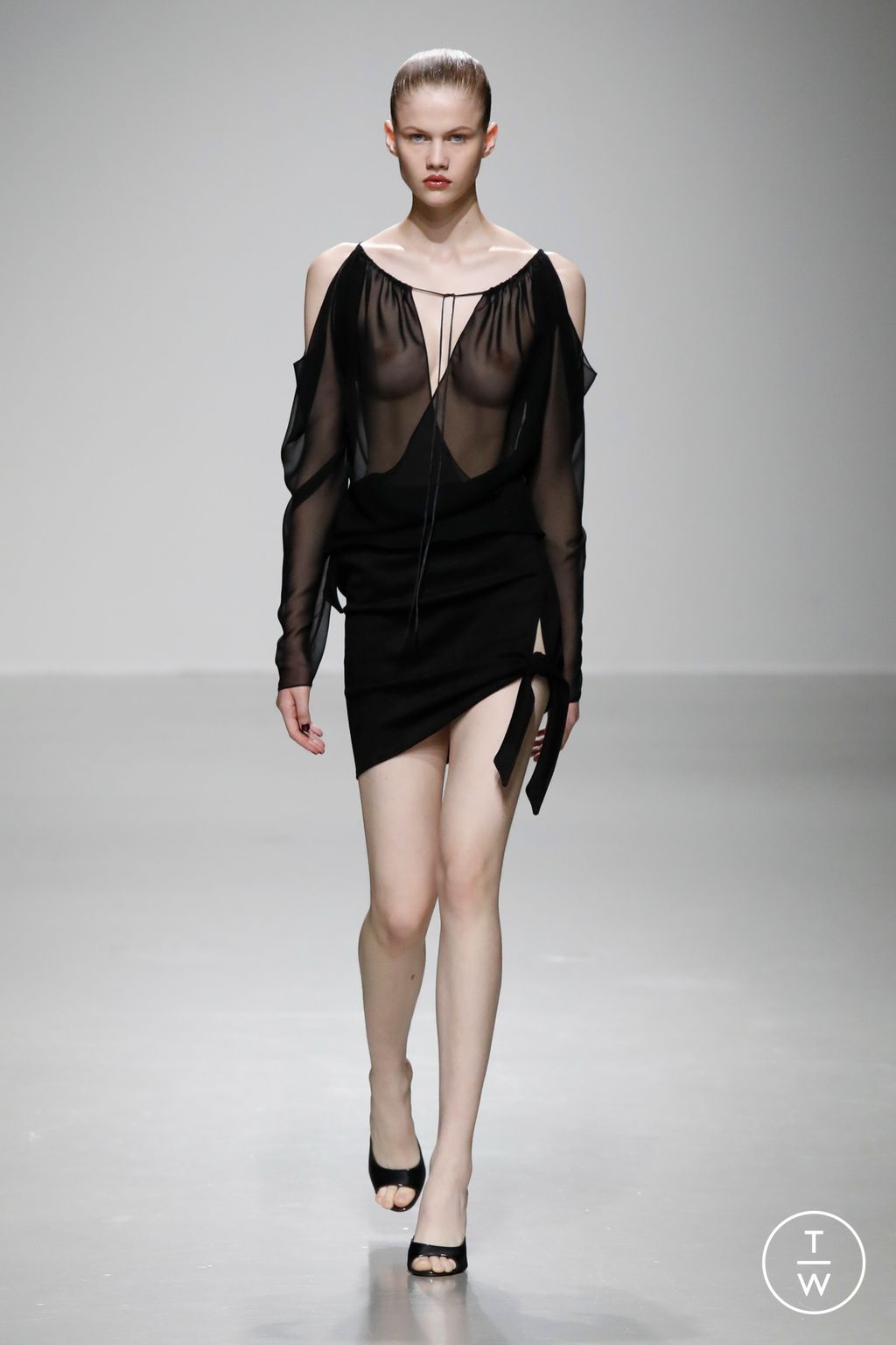 Fashion Week Paris Spring/Summer 2024 look 7 de la collection Atlein womenswear