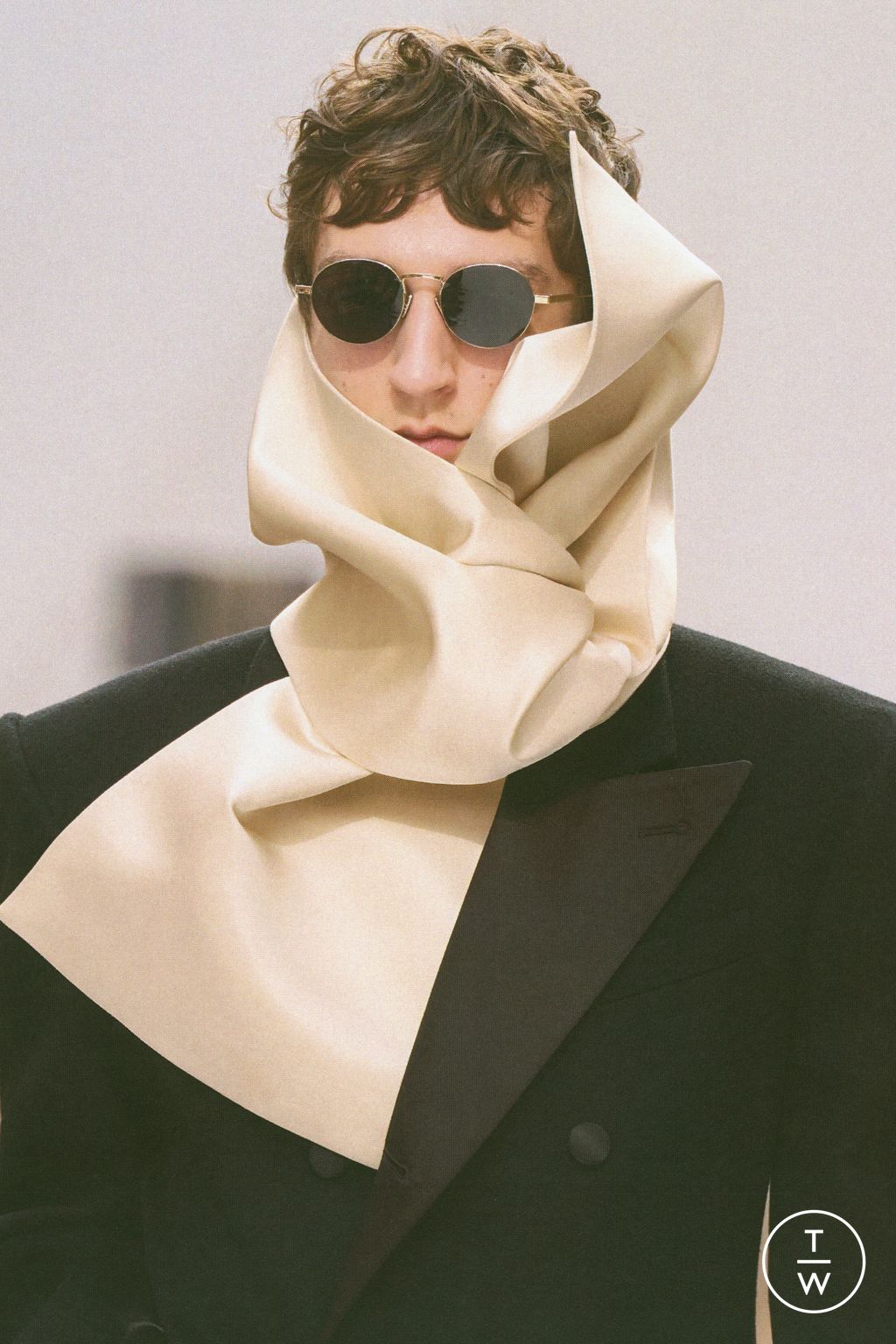 Fashion Week Paris Fall/Winter 2026 look 10 from the Celine collection womenswear accessories