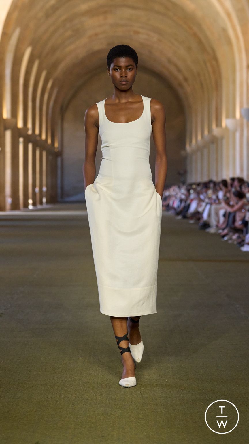 Fashion Week Paris Spring/Summer 2026 look 8 from the Jacquemus collection menswear