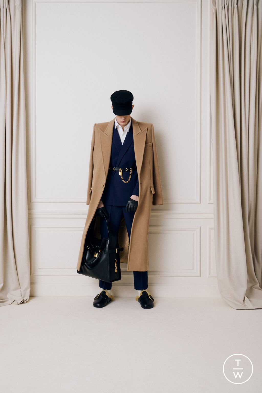 Fashion Week Paris Pre-Fall 2025 look 8 de la collection Balmain menswear