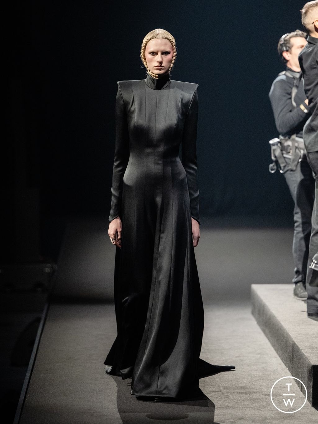 Fashion Week Paris Spring/Summer 2026 look 8 from the Viktor & Rolf collection couture