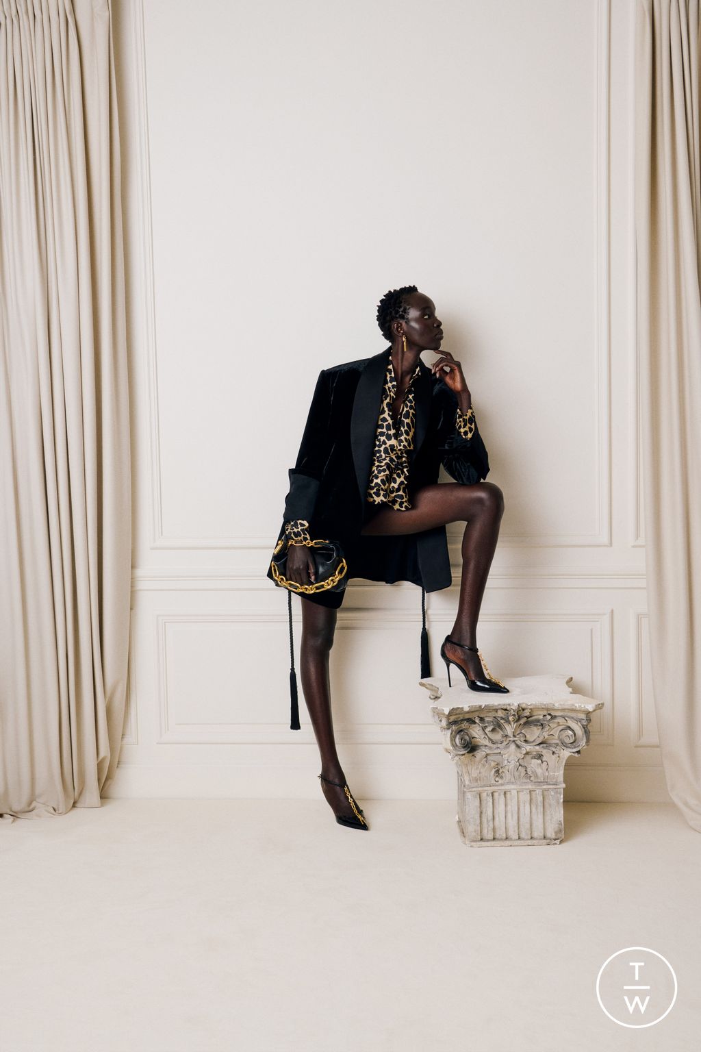 Fashion Week Paris Pre-Fall 2025 look 4 from the Balmain collection 女装