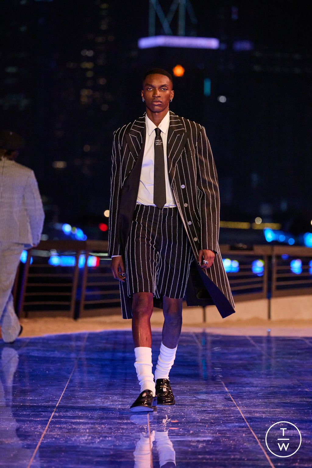 Fashion Week Paris Pre-Fall 2024 look 10 from the Louis Vuitton collection menswear