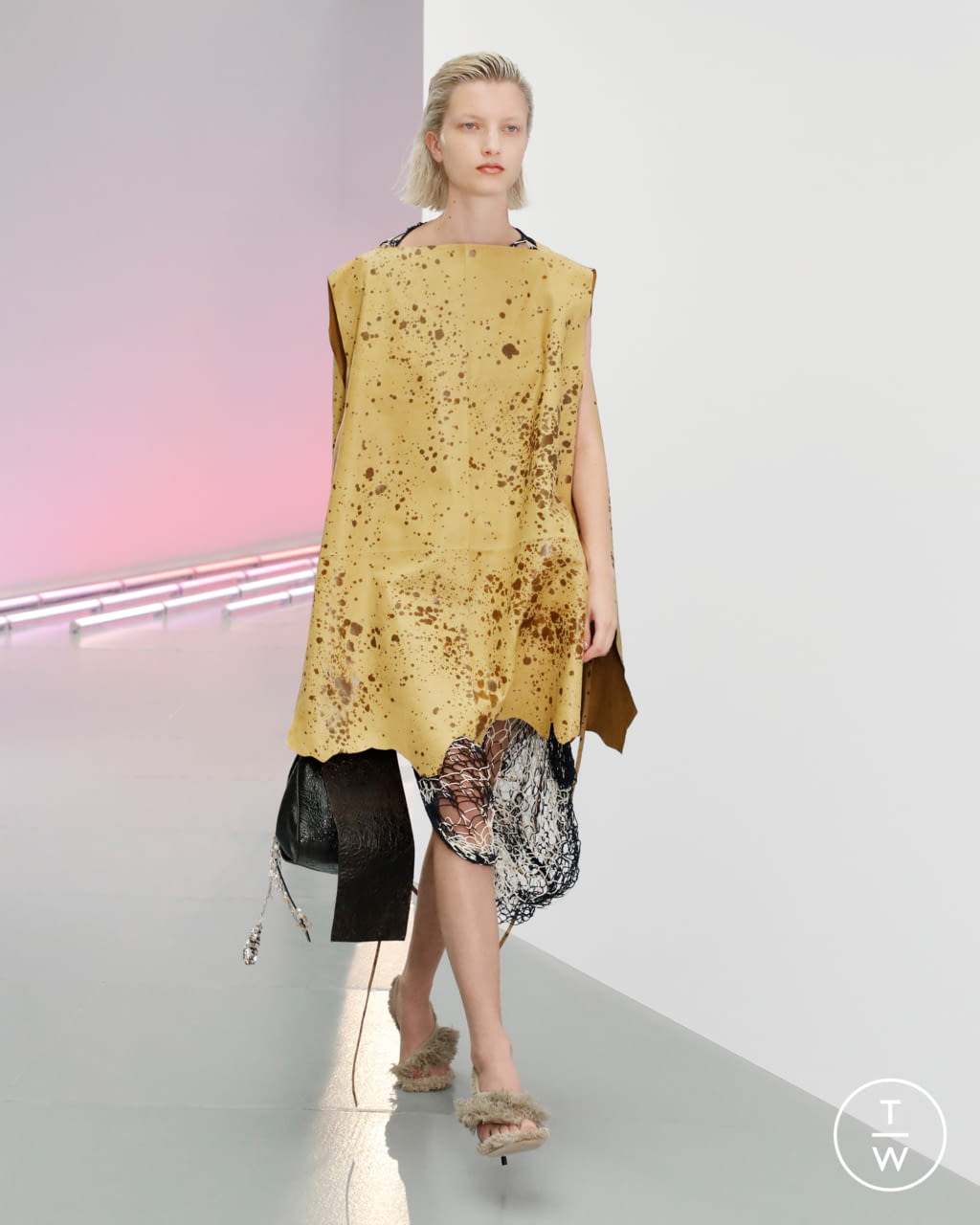 Fashion Week Paris Spring/Summer 2021 look 9 from the Acne Studios collection womenswear