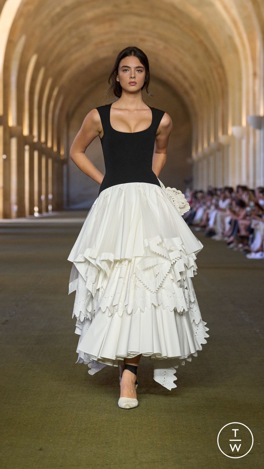 Fashion Week Paris Spring/Summer 2026 look 9 from the Jacquemus collection menswear