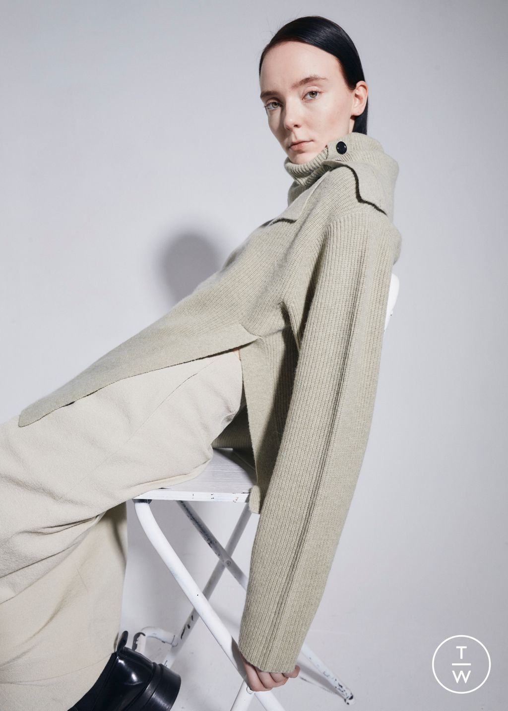 Fashion Week Paris Pre-Fall 2023 look 15 from the Dawei collection womenswear