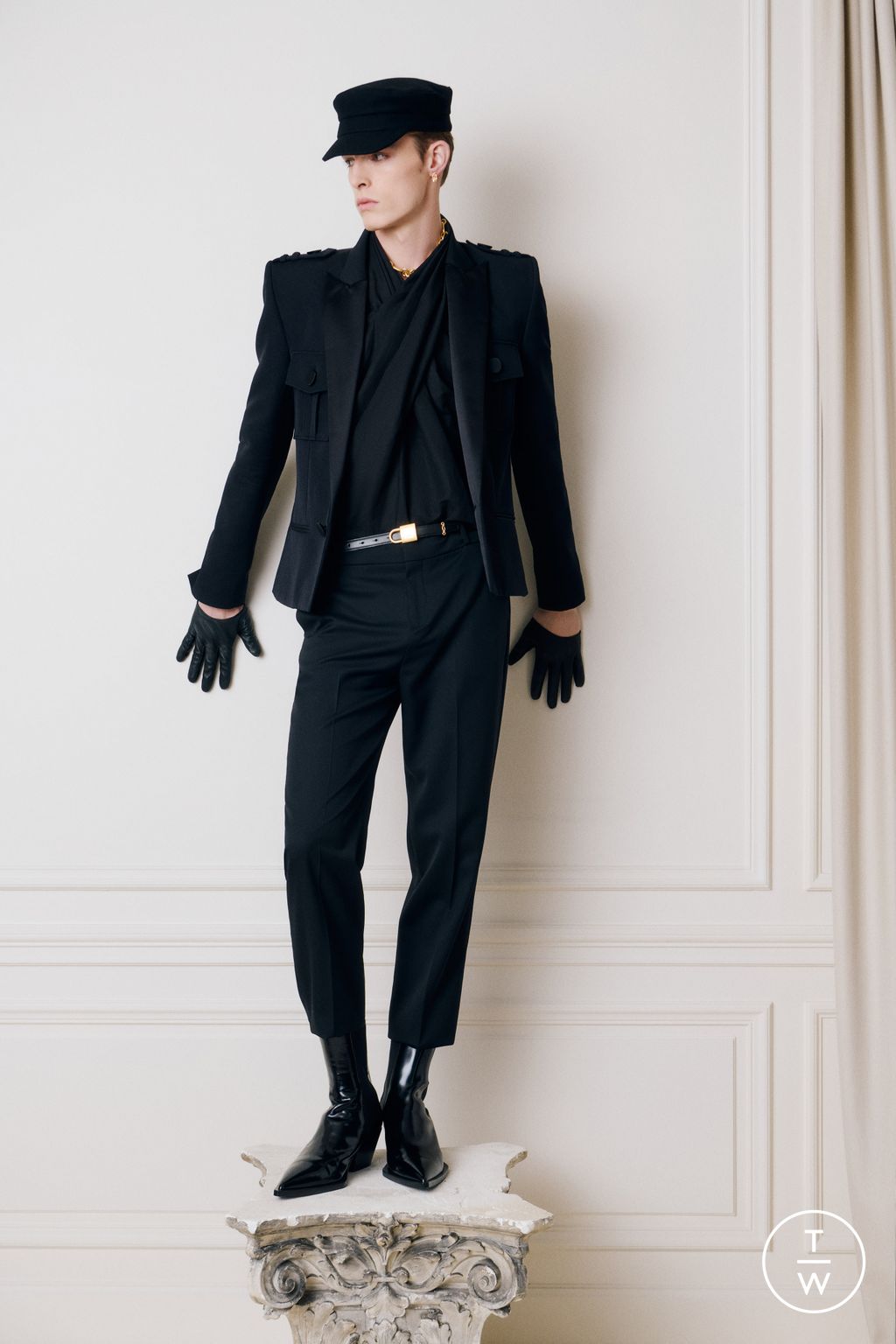 Fashion Week Paris Pre-Fall 2025 look 9 de la collection Balmain menswear