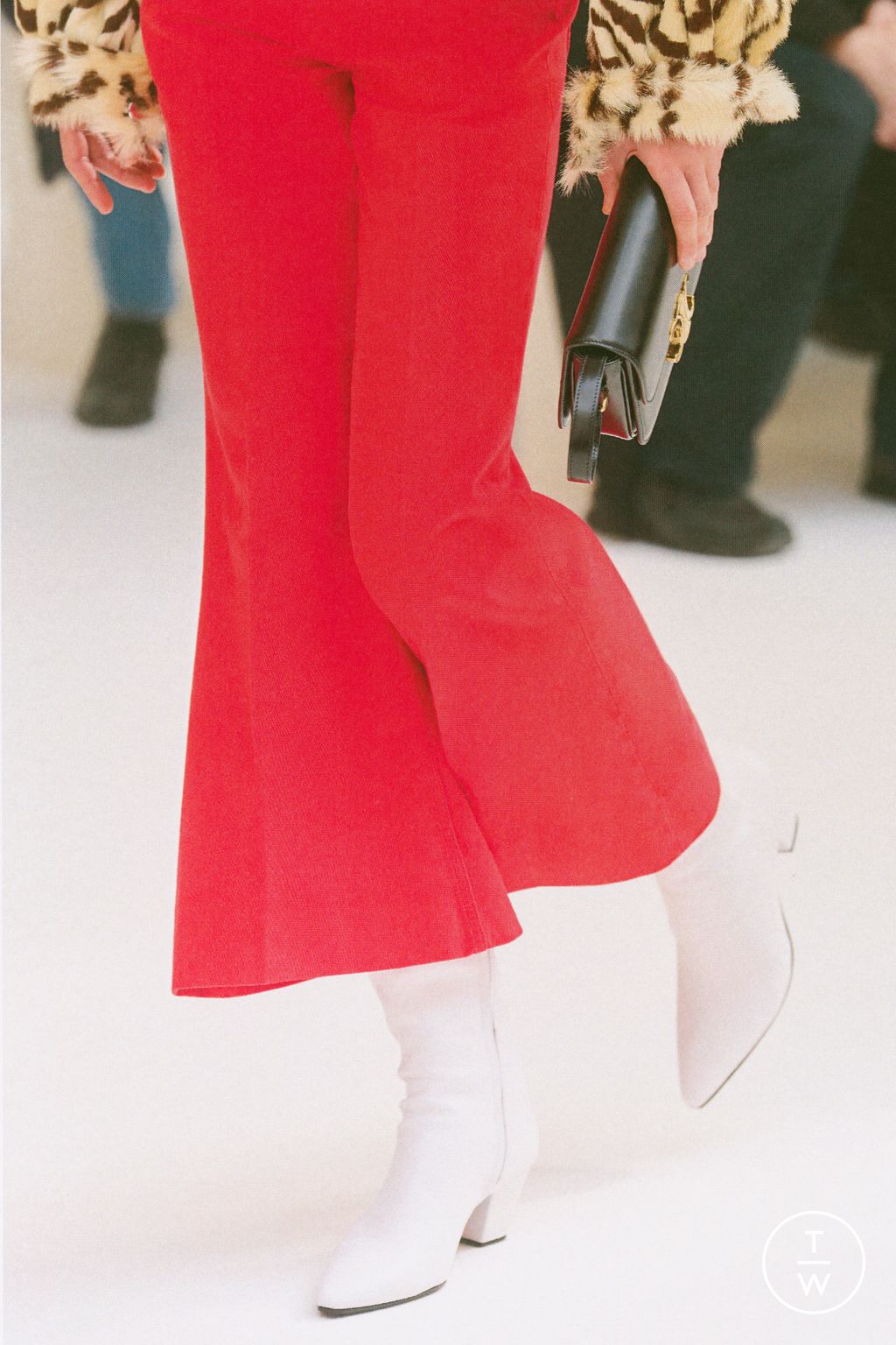 Fashion Week Paris Fall/Winter 2026 look 15 from the Celine collection womenswear accessories