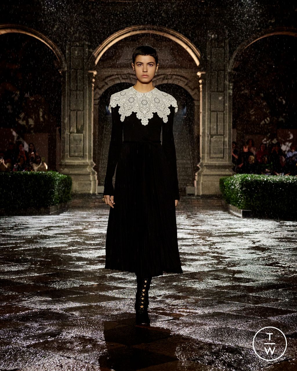 Fashion Week Paris Resort 2024 look 1 from the Christian Dior collection womenswear