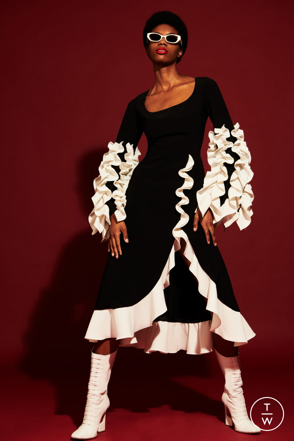 Fashion Week New York Pre-Fall 2022 look 1 from the Christian Siriano collection 女装
