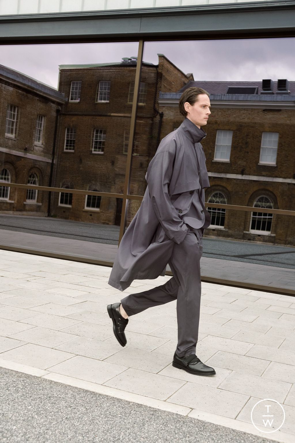Fashion Week London Spring/Summer 2023 look 1 from the Dunhill collection 男装
