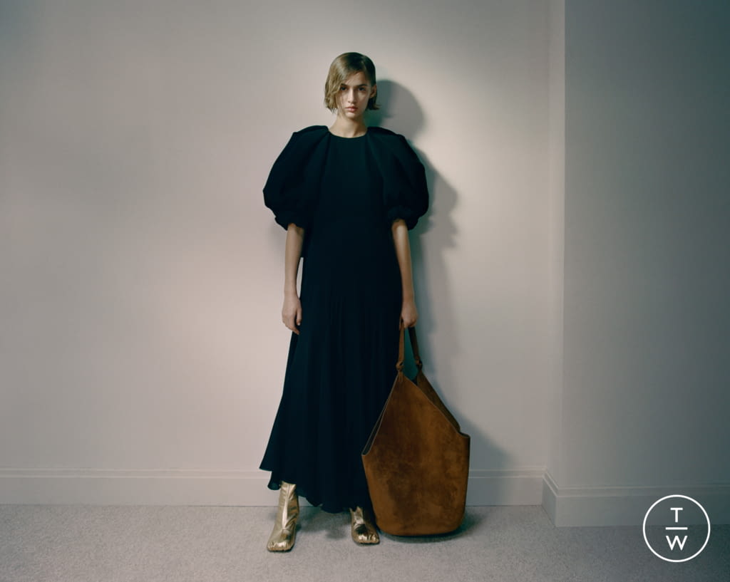 Fashion Week London Fall/Winter 2021 look 10 from the Khaite collection womenswear