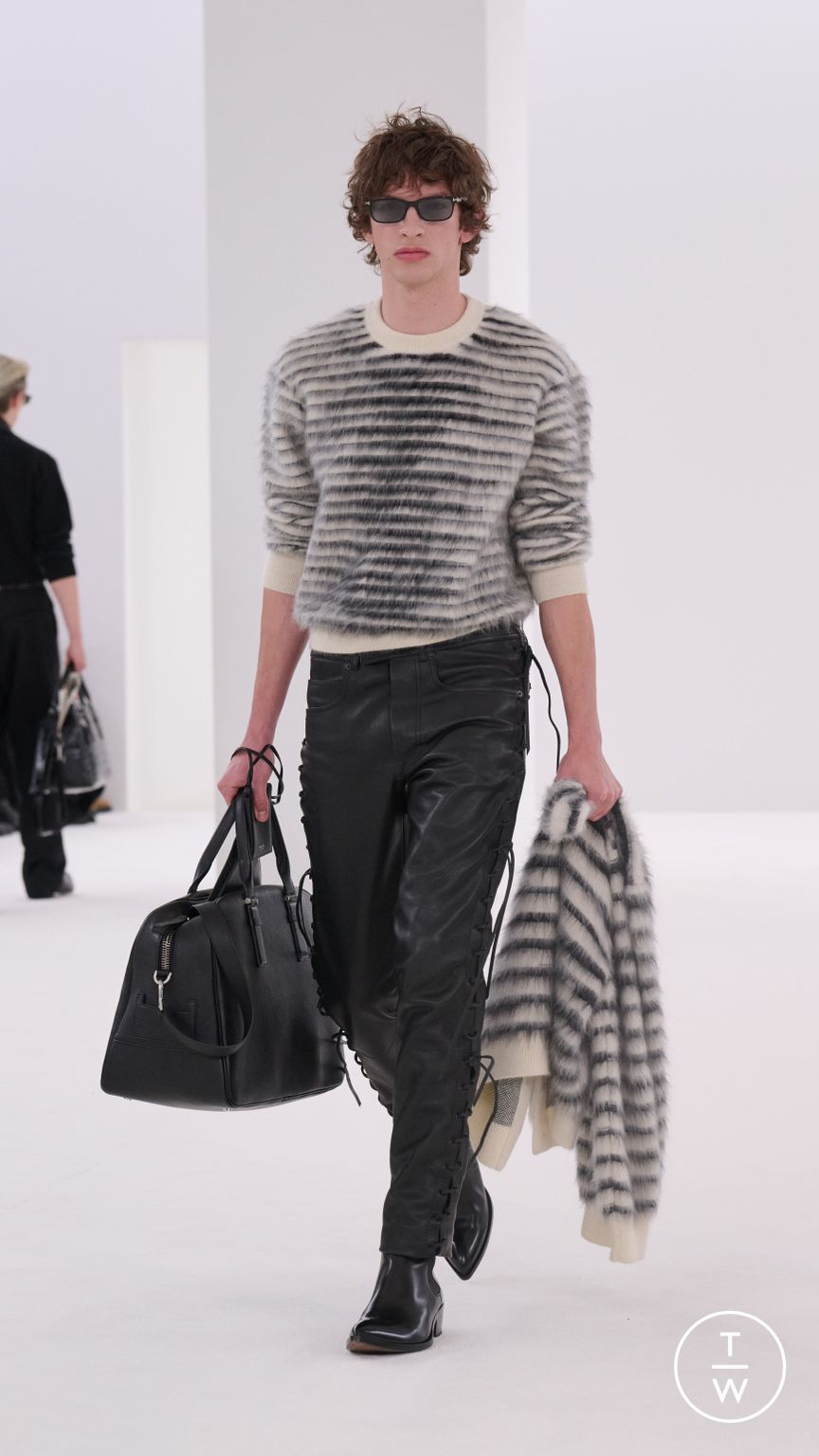 Fashion Week Paris Fall/Winter 2026 look 9 from the Tom Ford collection womenswear