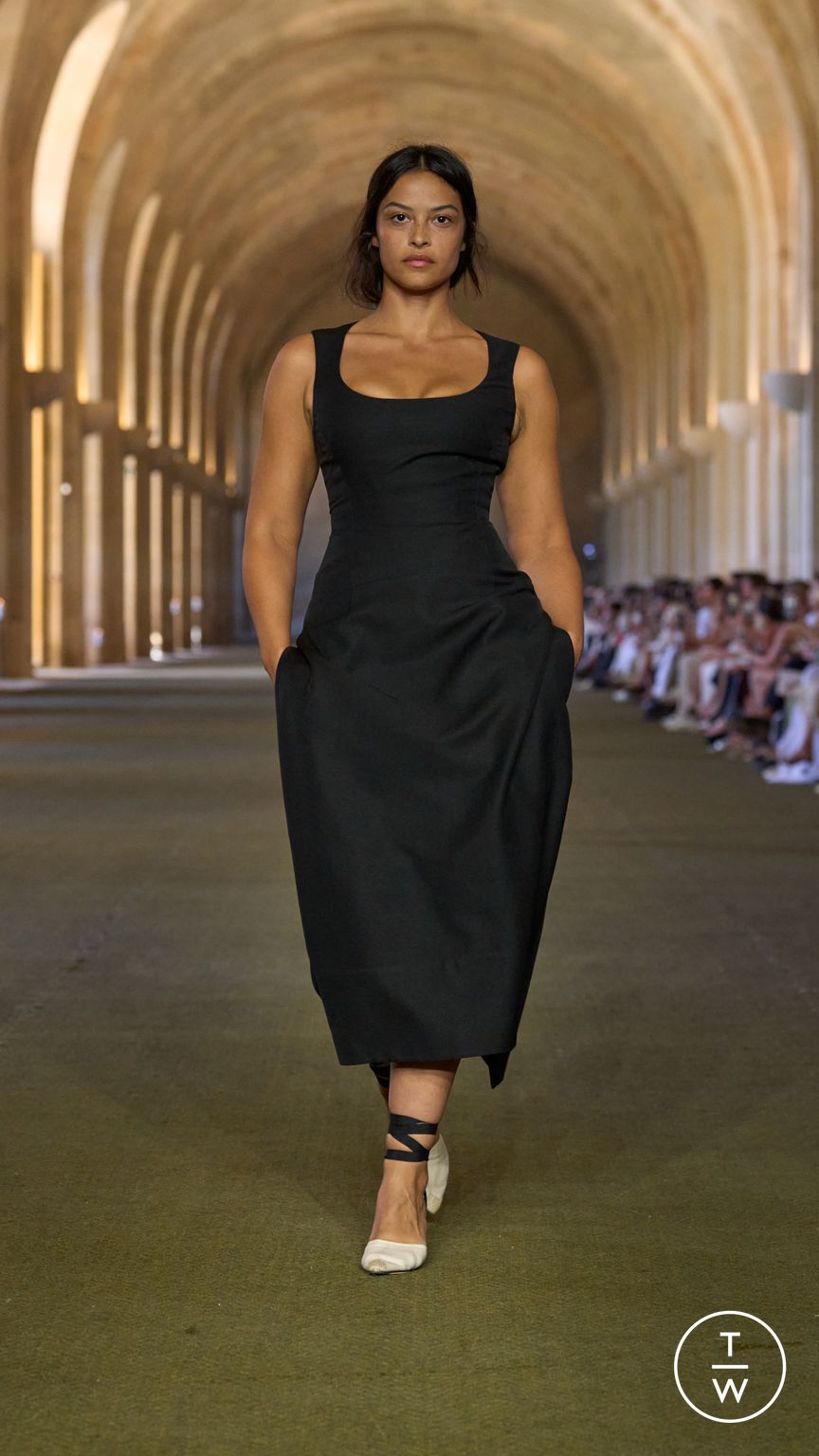 Fashion Week Paris Spring/Summer 2026 look 10 de la collection Jacquemus menswear