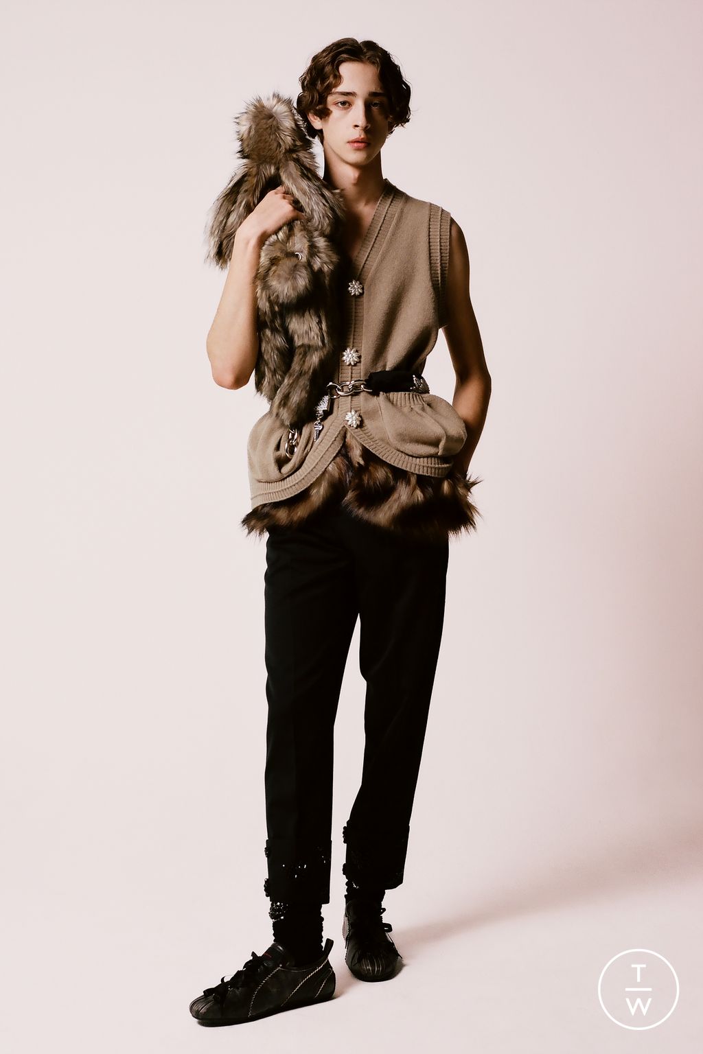 Fashion Week London Fall/Winter 2025 look 10 from the Simone Rocha collection menswear