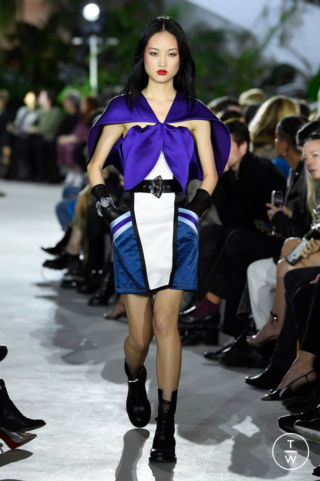 Fashion Week Paris Resort 2020 look 10 from the Louis Vuitton collection 女装