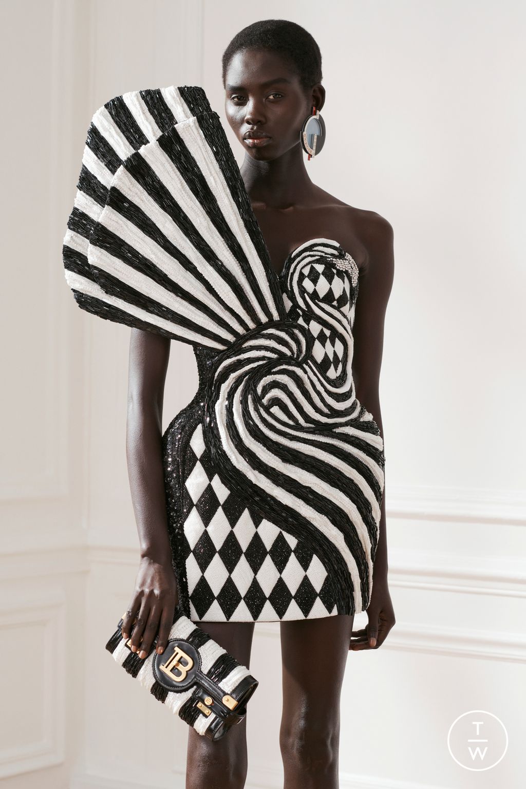 Fashion Week Paris Pre-Fall 2024 look 10 from the Balmain collection womenswear