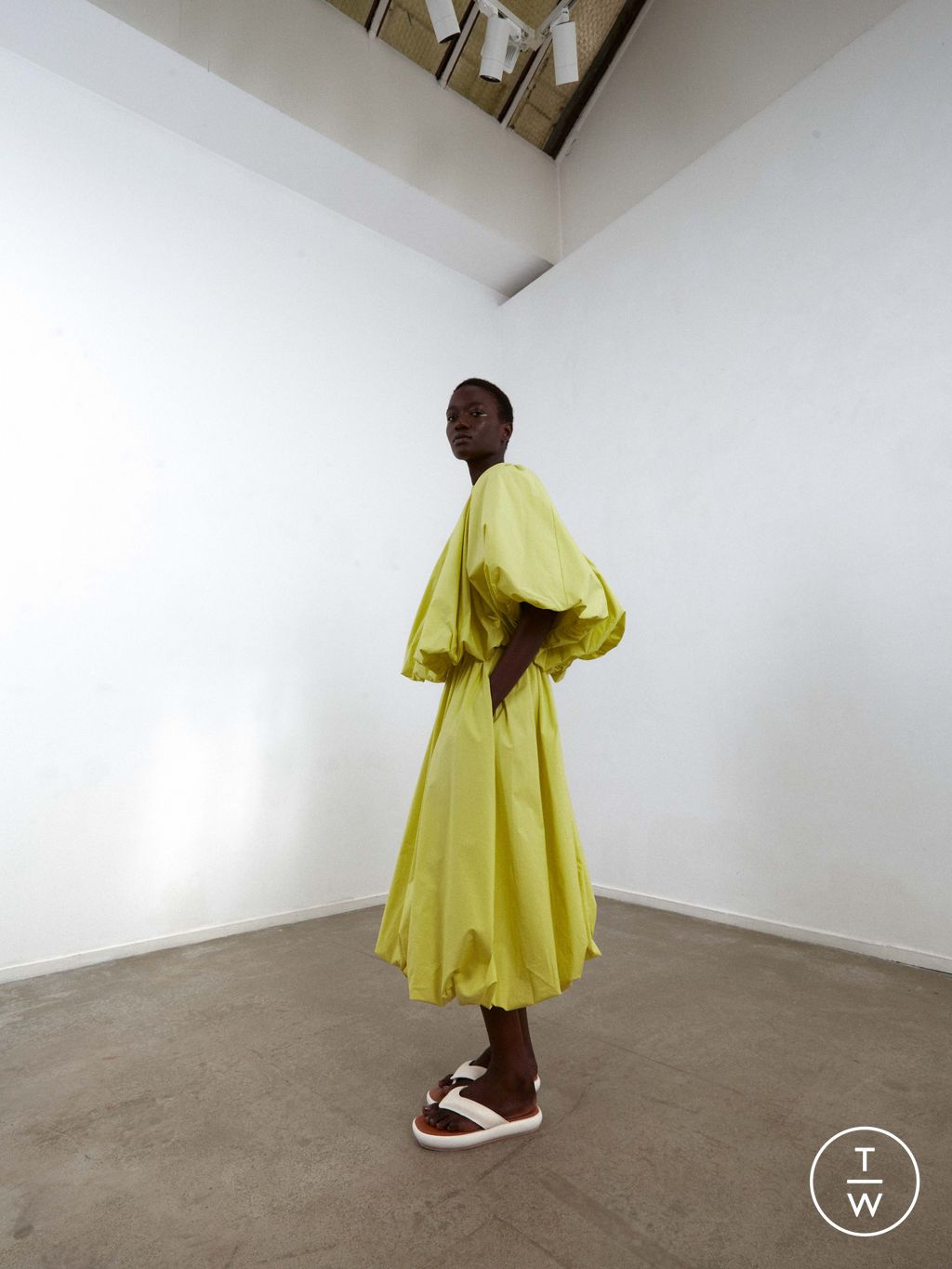 Fashion Week Paris Fall/Winter 2023 look 43 from the Dawei collection womenswear