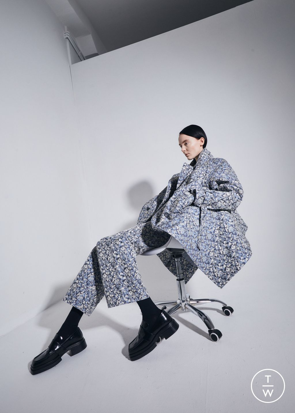 Fashion Week Paris Pre-Fall 2023 look 17 from the Dawei collection 女装
