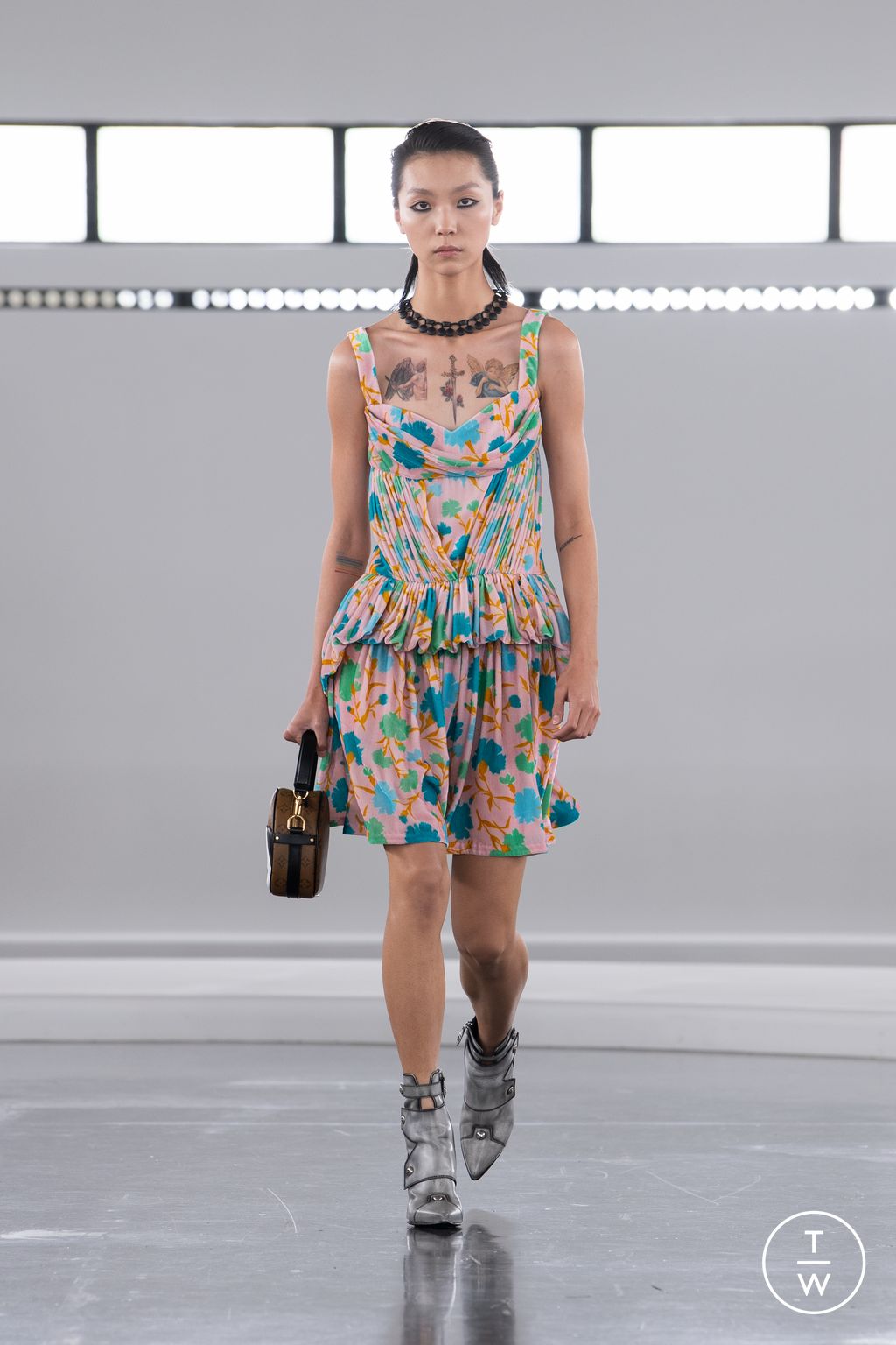 Fashion Week Paris Pre-Fall 2024 look 10 de la collection Louis Vuitton womenswear