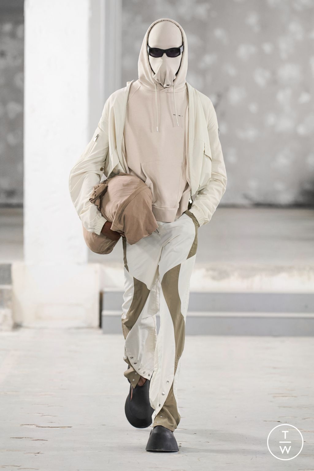 Fashion Week Paris Spring/Summer 2023 look 11 from the Heliot Emil collection 女装