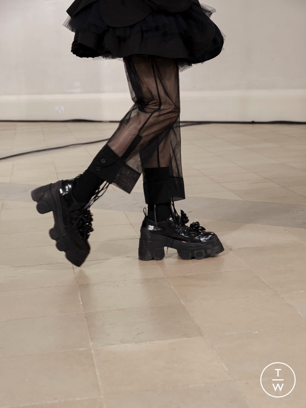 Fashion Week London Fall/Winter 2021 look 8 from the Simone Rocha collection womenswear accessories