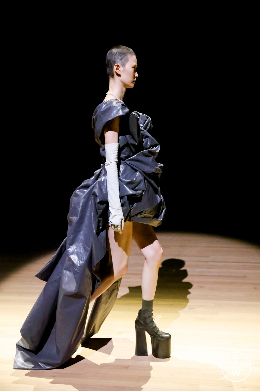 Fashion Week New York Spring/Summer 2023 look 11 de la collection Marc Jacobs womenswear