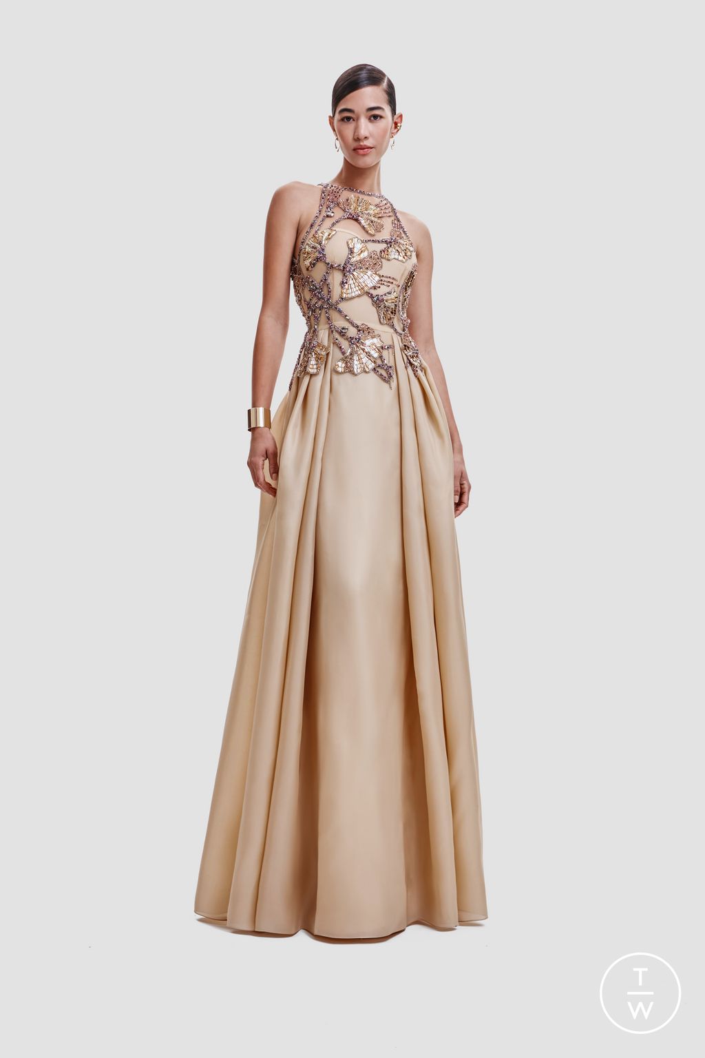 Fashion Week New York Pre-Fall 2024 look 11 from the Naeem Khan collection 女装