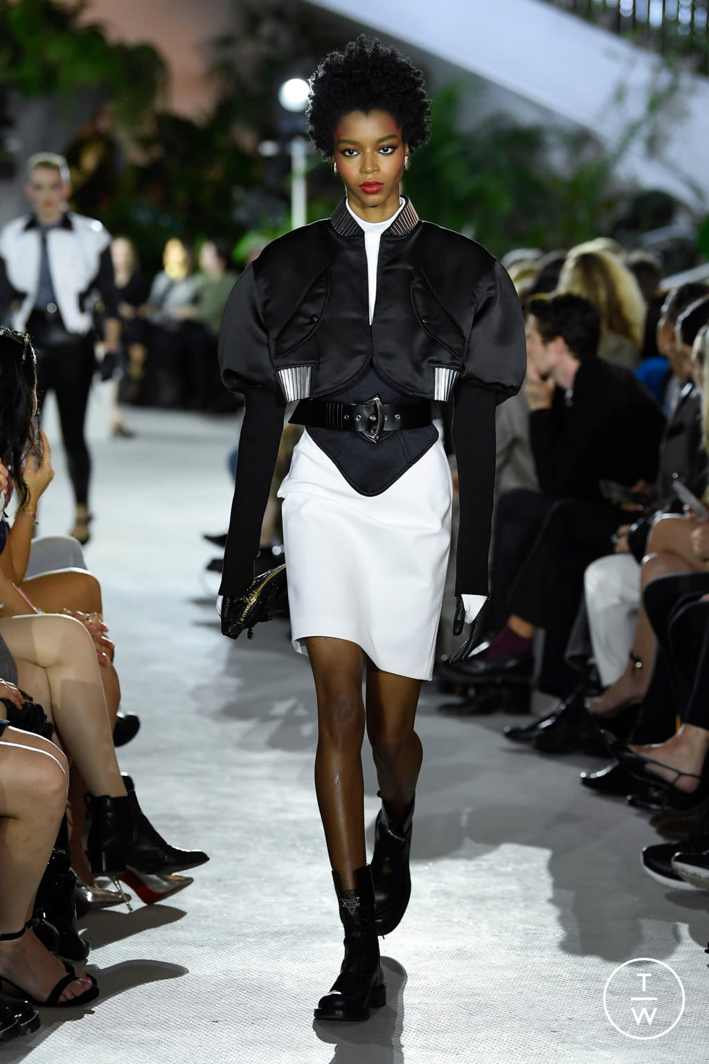 Fashion Week Paris Resort 2020 look 11 from the Louis Vuitton collection 女装