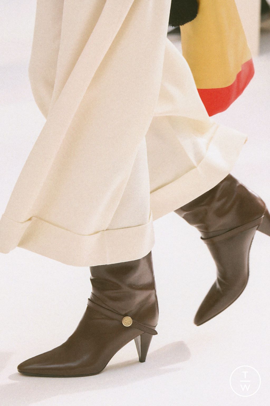 Fashion Week Paris Fall/Winter 2026 look 18 from the Celine collection womenswear accessories