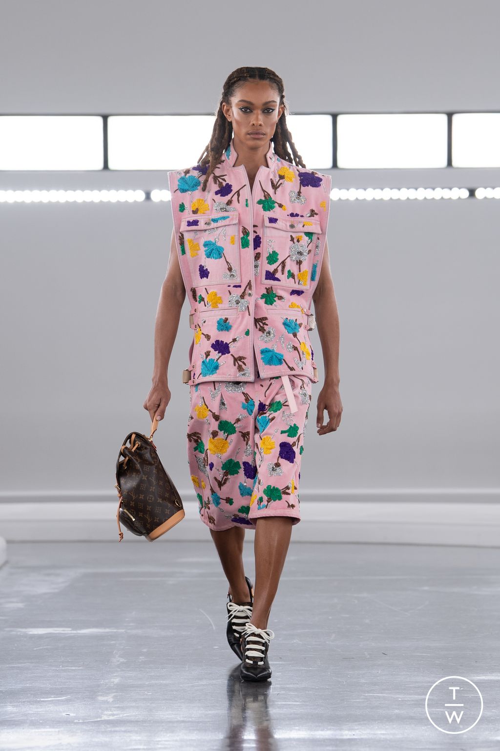 Fashion Week Paris Pre-Fall 2024 look 11 from the Louis Vuitton collection womenswear