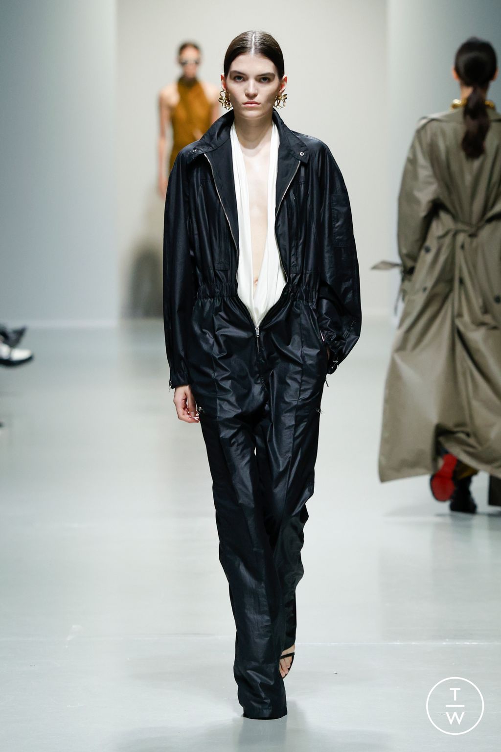 Fashion Week Paris Spring/Summer 2025 look 12 de la collection Atlein womenswear