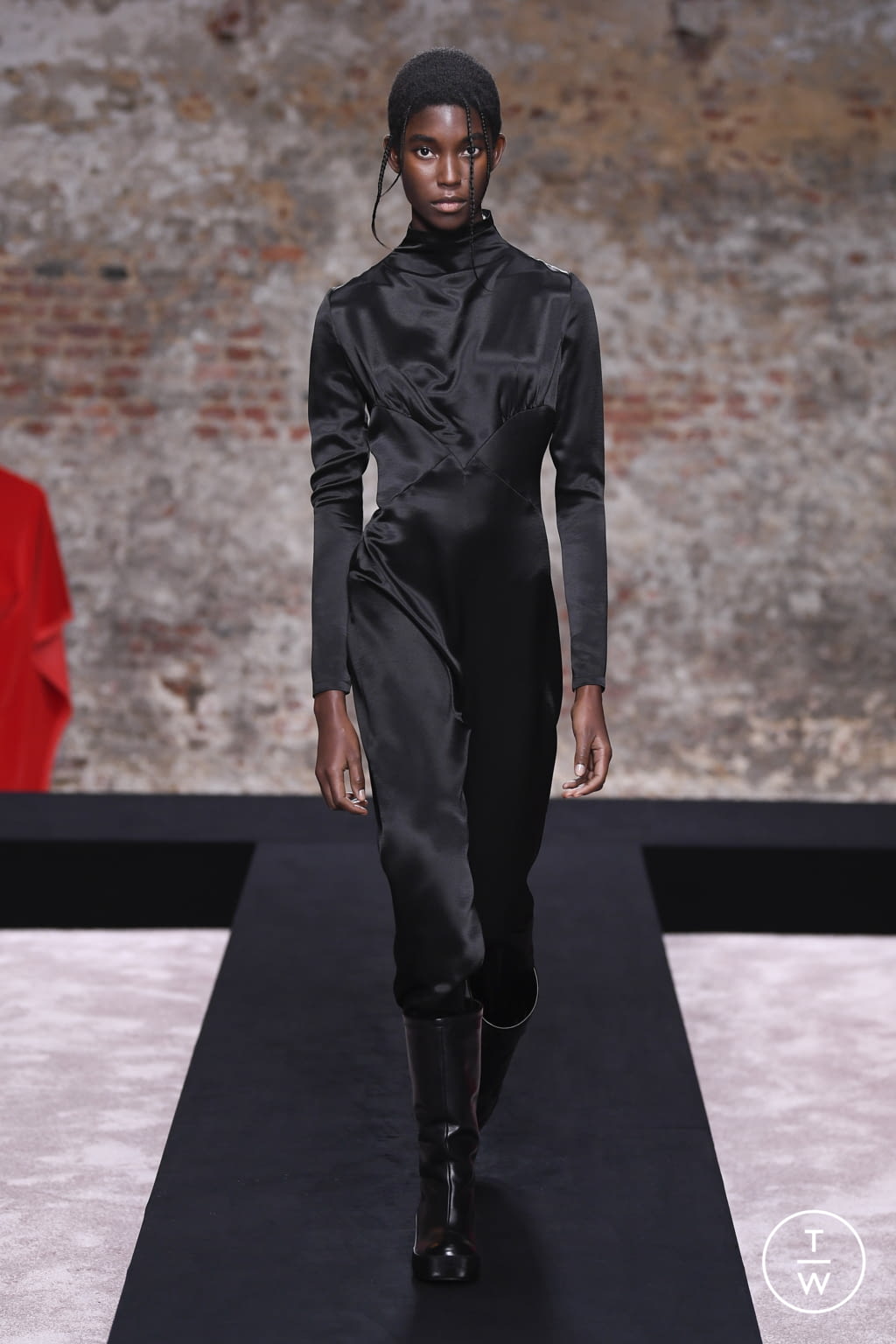 Fashion Week London Fall/Winter 2022 look 12 from the Raf Simons collection womenswear